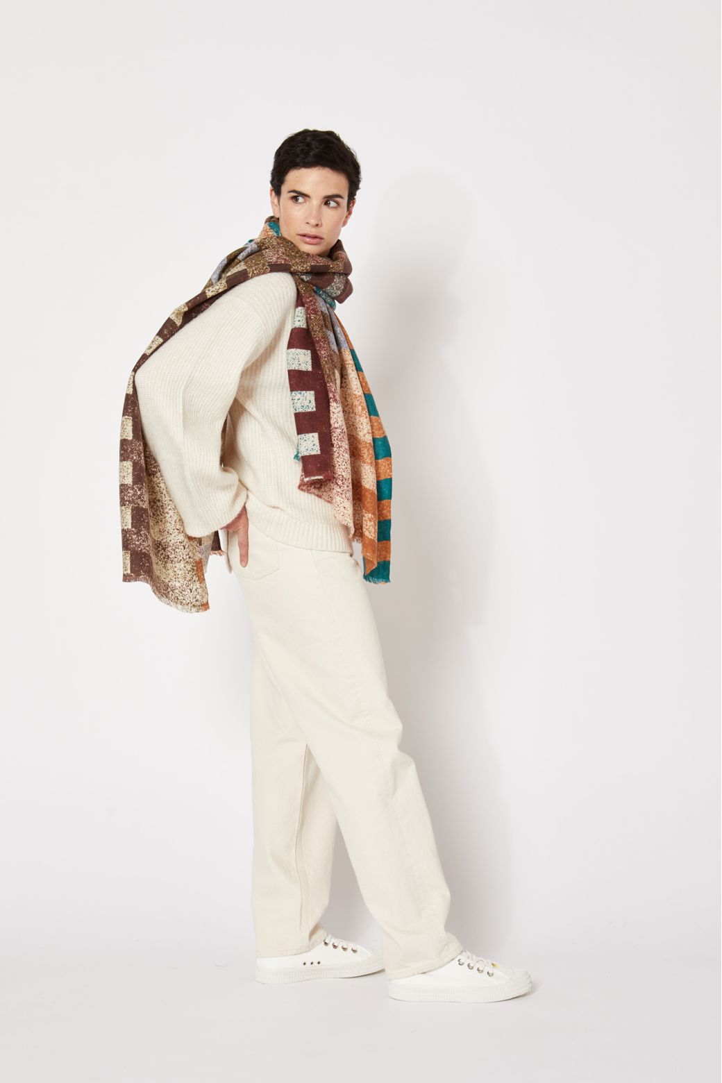 BROWN MUSICAL SCARF