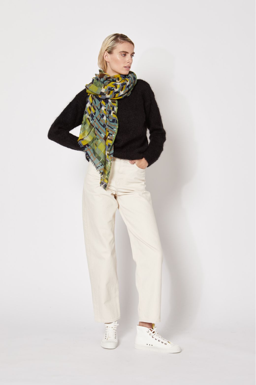 SMOKED OCTAVE SCARF