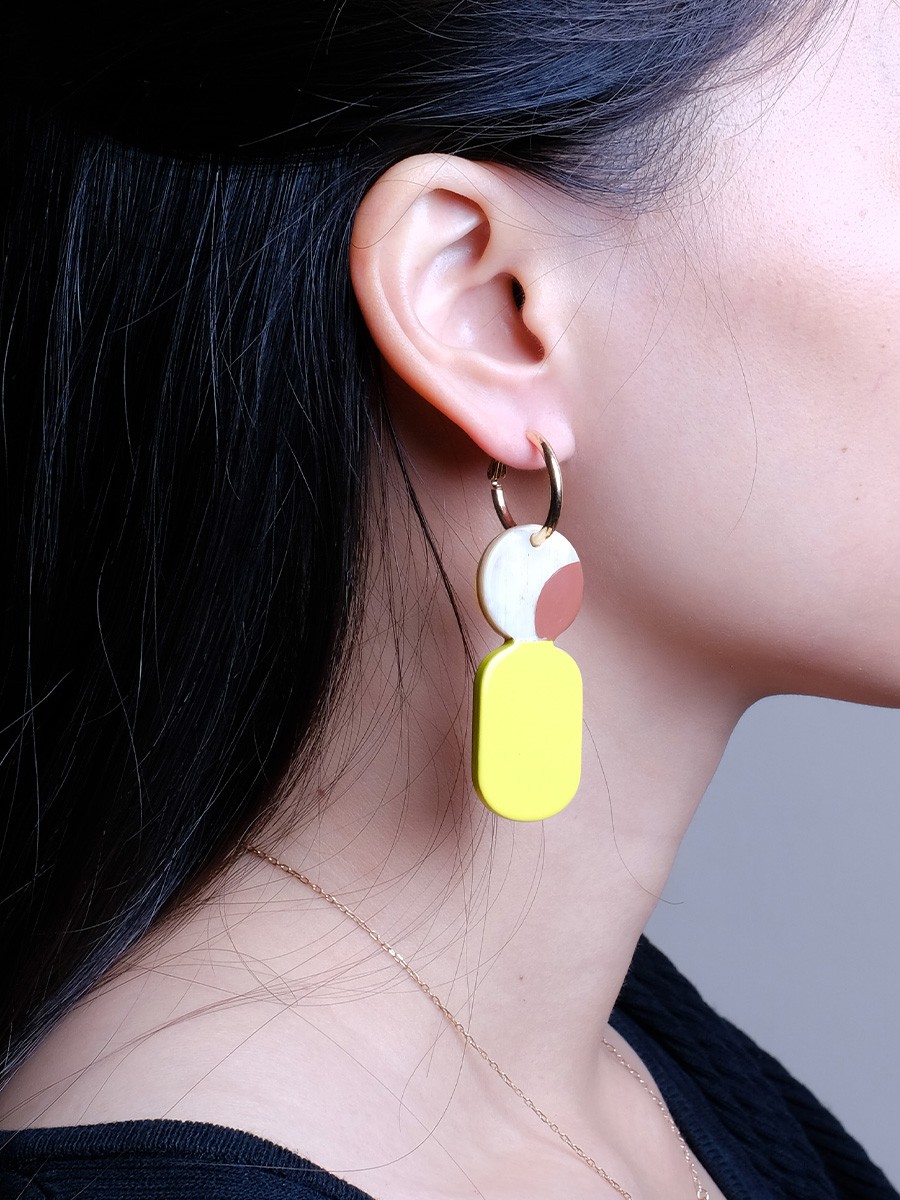 Mini Créoles en corne blonde et laque Lime